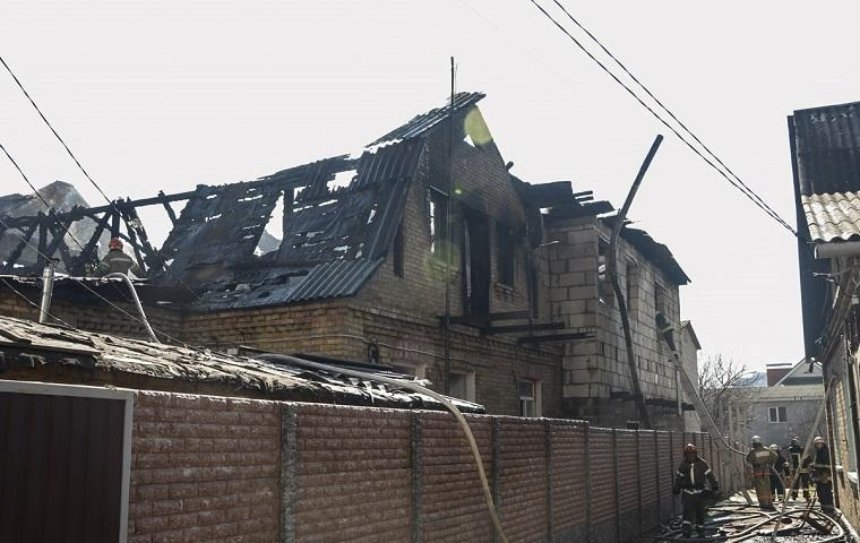 В Святошинском районе загорелись дома из-за искр на проводах (фото)
