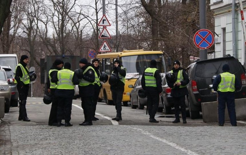 Полиция перекрыла центр столицы из-за митинга Порошенко