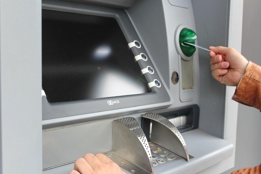25 летняя киевлянка вместе с сообщниками «потрошила» банкоматы 