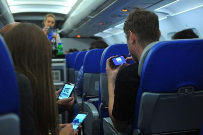На борту українських авіакомпаній з’явиться інтернет