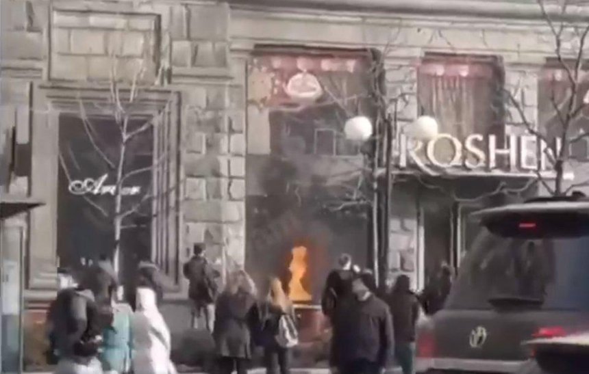 На Крещатике горел магазин Roshen (видео) (обновлено)