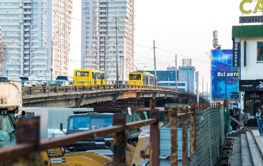 В Киеве готовятся к закрытию Шулявского моста для движения транспорта
