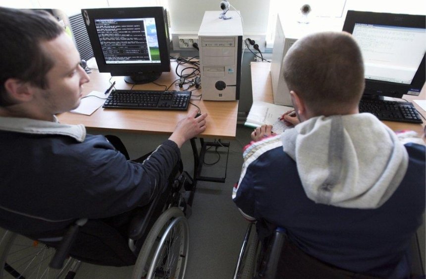 В Украине обустроят рабочие места для людей с инвалидностью