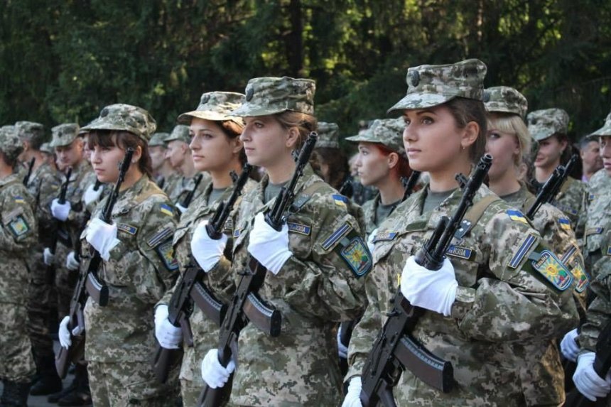Дівчат братимуть на навчання у військові та військово-морські ліцеї
