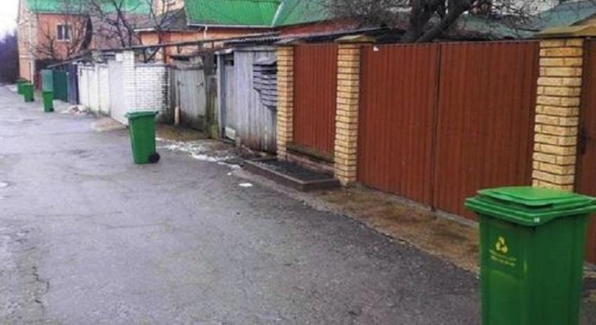 В частном секторе Печерского района установили контейнеры для мусора