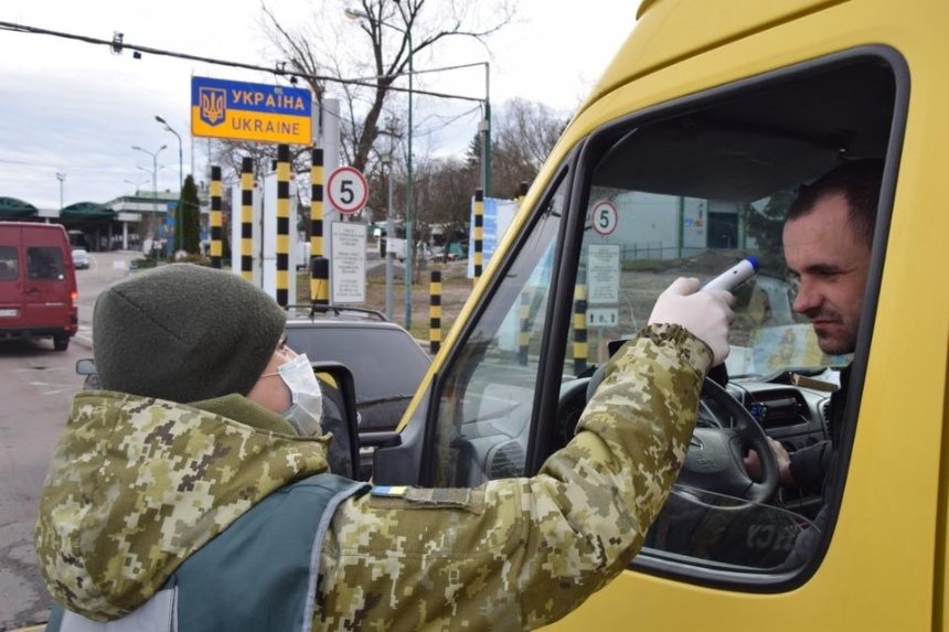 В МИД рассказали, как украинцам на авто добраться домой из-за границы 