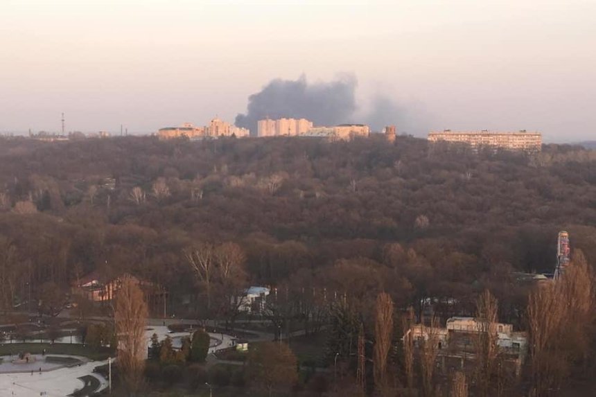 В Голосеевском районе заметили столб черного дыма — в ГСЧС сообщили, что горят шины