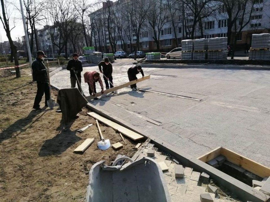 В Шевченковском районе ремонтируют «Станкостроительный» сквер