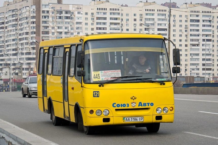 В Киеве 600 маршруток не выехали на рейсы из-за нерентабельности, — замглавы МВД Геращенко