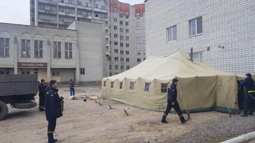 Возле больниц появятся палатки для сортировки зараженных коронавирусом