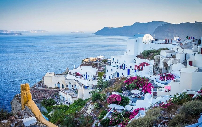 Греция планирует открыть границы для туристов: названы условия