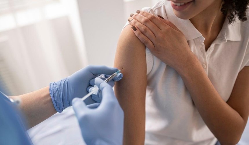Какие побочные эффекты фиксировали после вакцинации от COVID-19 в Украине: данные МОЗ