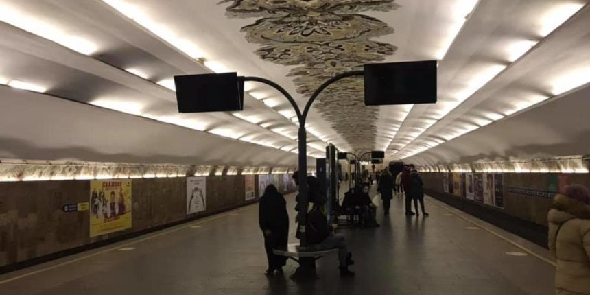 «Будет визуальный шум»: киевский урбанист раскритиковал новые табло на станции «Минская»