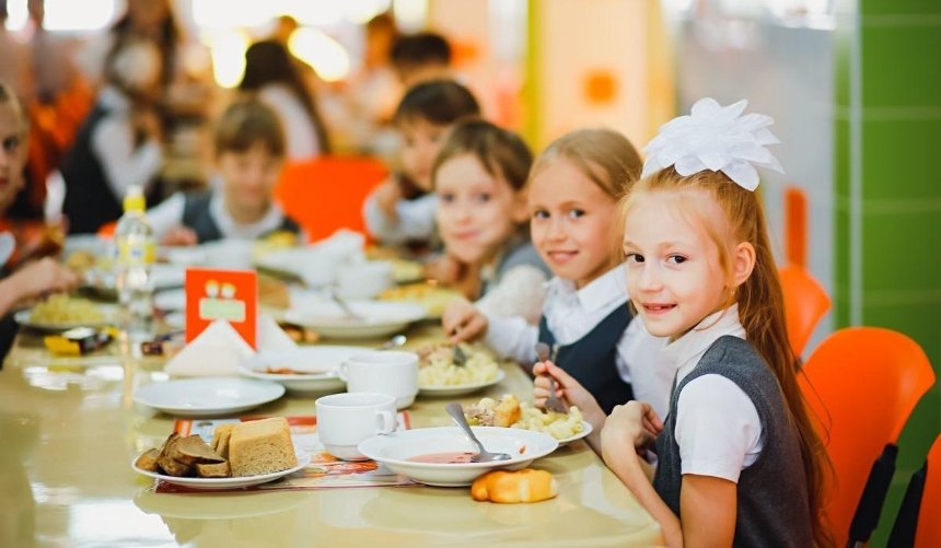 Кабмин утвердил новые нормы питания в школах и детсадах: что изменится