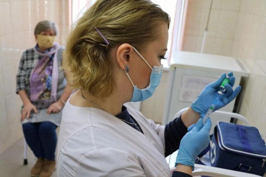 В поликлиниках Соломенского района начали вакцинировать киевлян от COVID-19