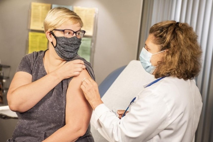 Вакцинация от COVID-19: сколько украинцев сделали прививки за три недели