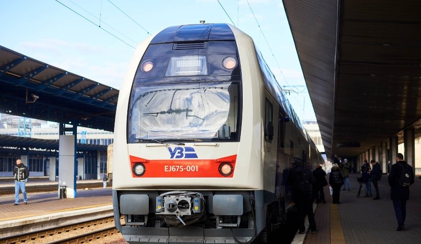 «Укрзалізниця» збільшує кількість вагонів та рейсів із Києва до Львова та Варшави