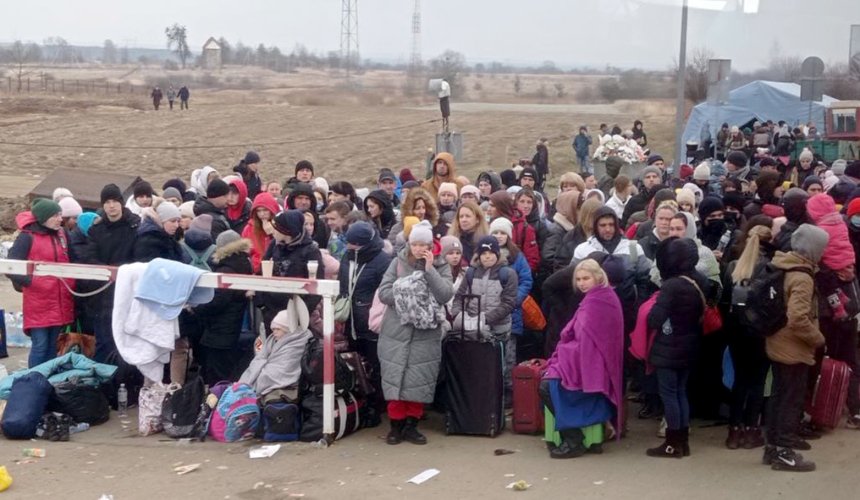 У Британії українських біженців хочуть селити в маєтки російських олігархів