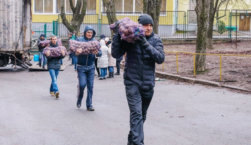 Штаб допомоги від редакції "Наш Київ" роздав 10 тонн овочів та 5 тонн дитячого харчування від ТМ Friso