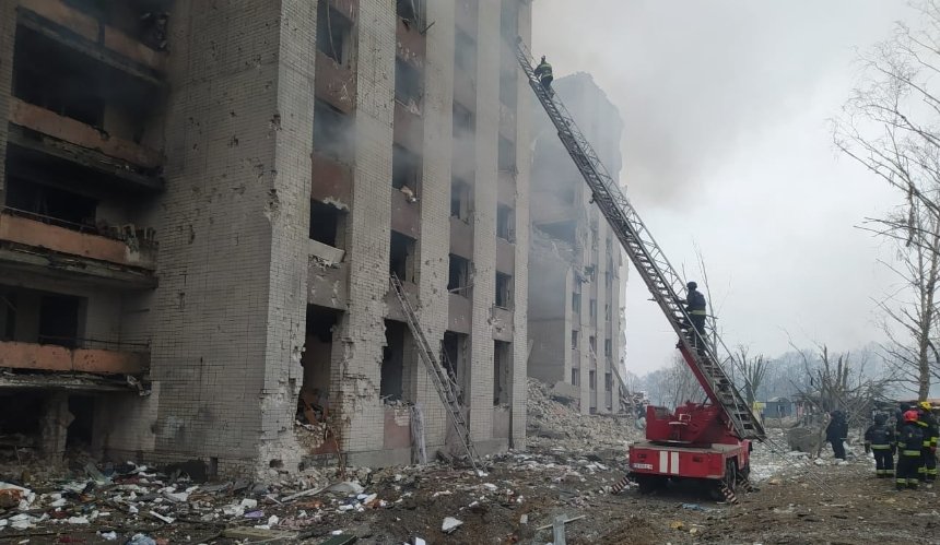 З-під завалів гуртожитку в Чернігові дістали тіла ще п'ятьох загиблих