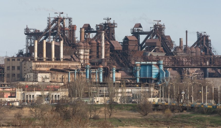 Окупанти розбомбили металургійний комбінат "Азовсталь" в Маріуполі