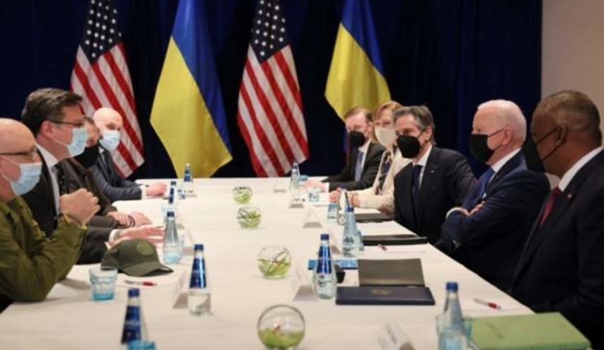 Українські міністри зустрілися у Польщі з Байденом: подробиці