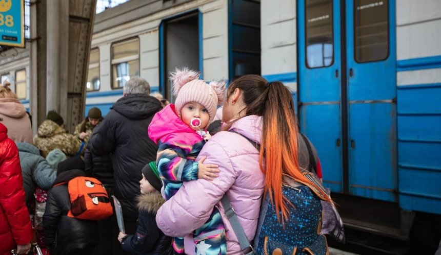 "Укрзалізниця" відновлює рух приміських поїздів на заході України: розклад