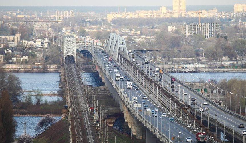 У Києві до літа завершать будівництво з’їздів з естакади Дарницького мосту на Дніпровську набережну