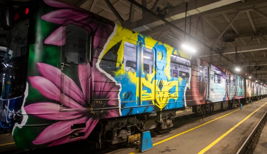 У київському метро запустили патріотичний арт-поїзд: фото