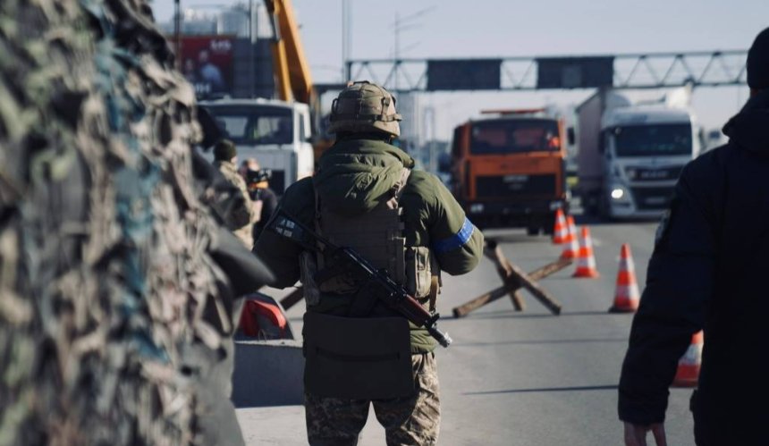 У Києві демонтують непотрібні блокпости, щоб розвантажити дороги