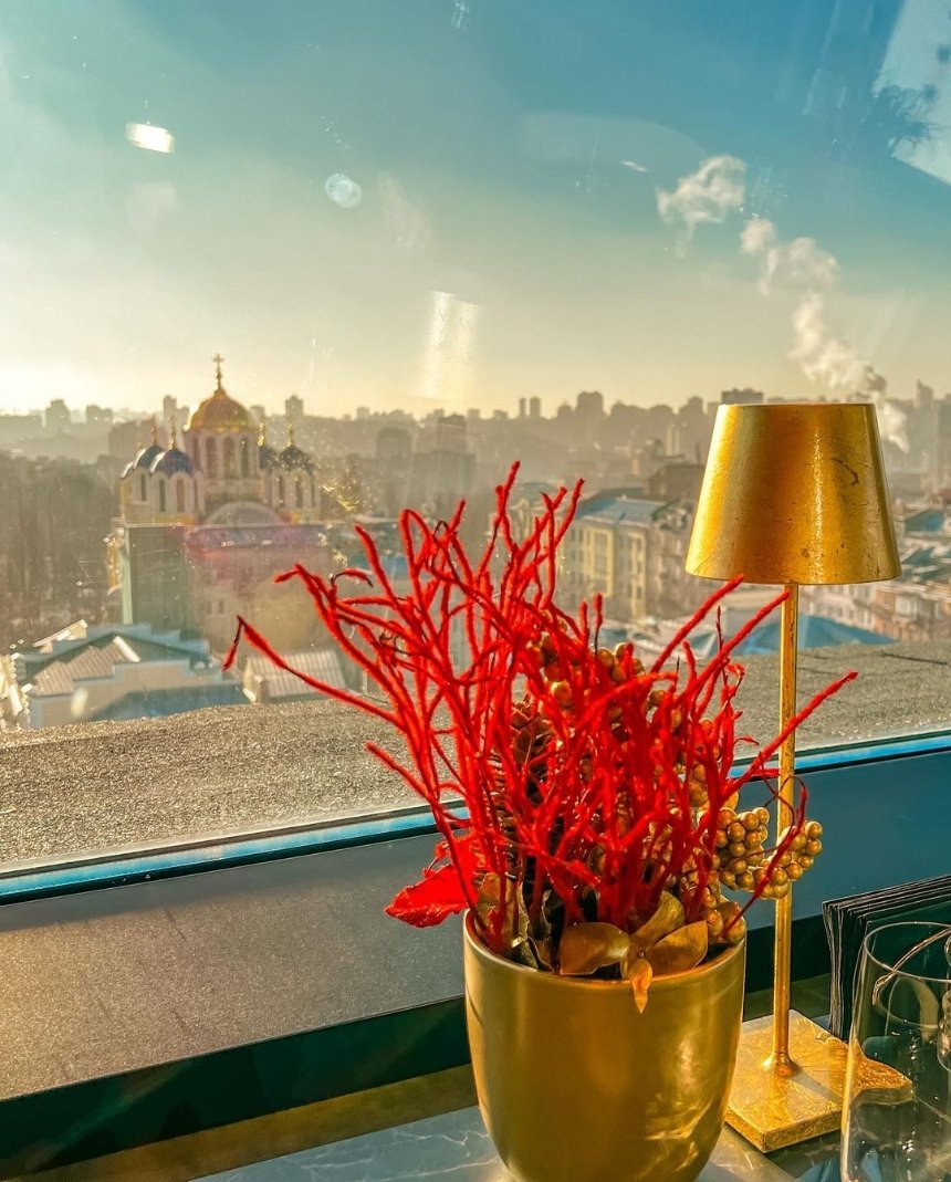 Eleven Mirrors ресторан з панорамним видом у Києві