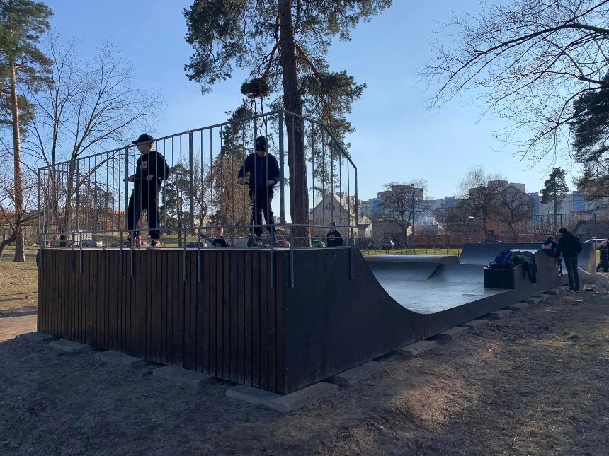 У парку Партизанської слави встановили безкоштовний скейт-парк