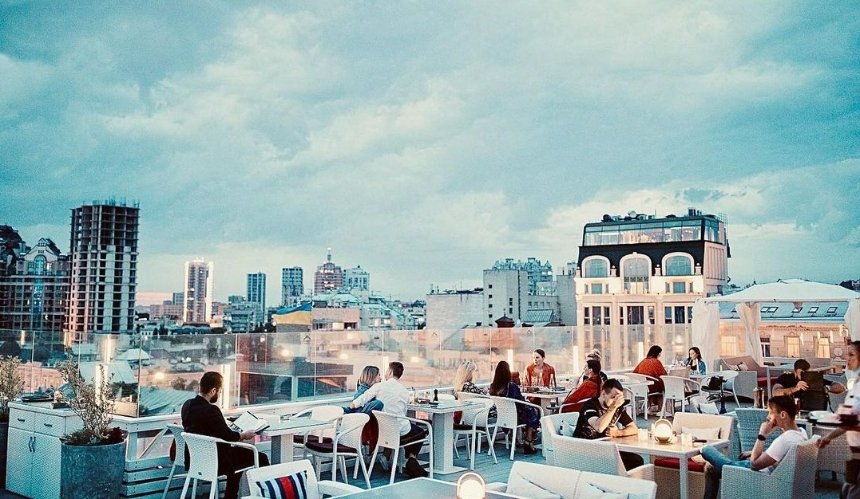 Це 10 ресторанів з панорамним видом на Київ