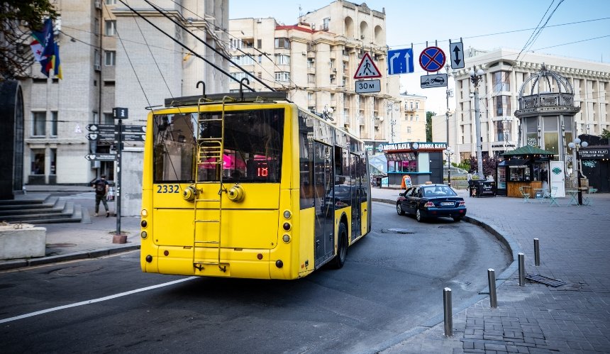 Київрада відхилила петицію про скасування зупинки громадського транспорту під час тривоги 