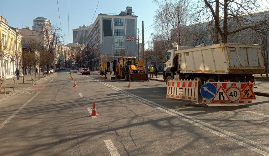 На вулиці Січових Стрільців сталось пошкодження водопроводу: рух транспорту частково обмежили