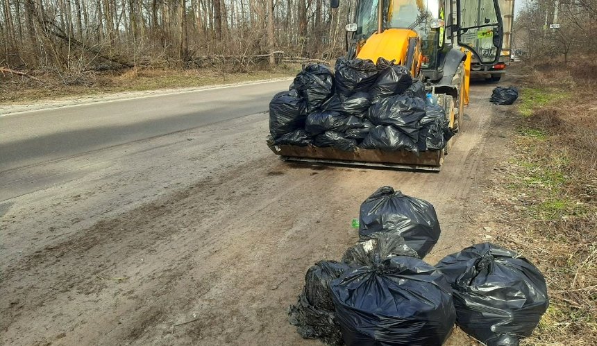 В одному з районів Києва влаштували масштабне прибирання в лісі