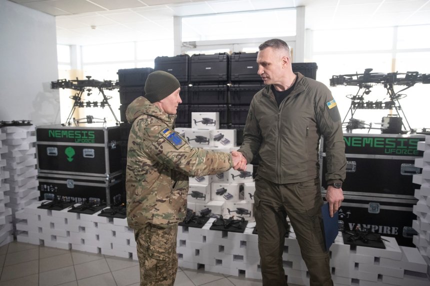 Майже 500 БпЛА різних типів, які закупили за кошти столиці, передали бійцям 112-ї бригади територіальної оборони міста Києва