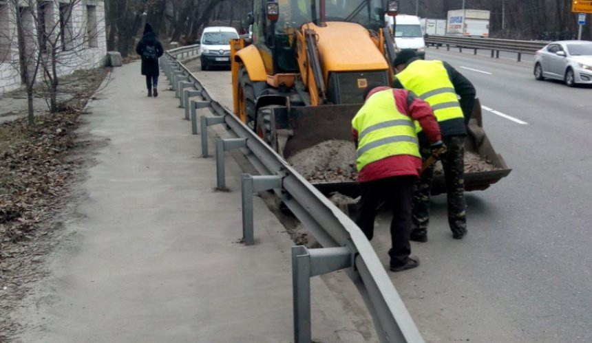 У Київській області провели ямковий ремонт та прибирання доріг: фото