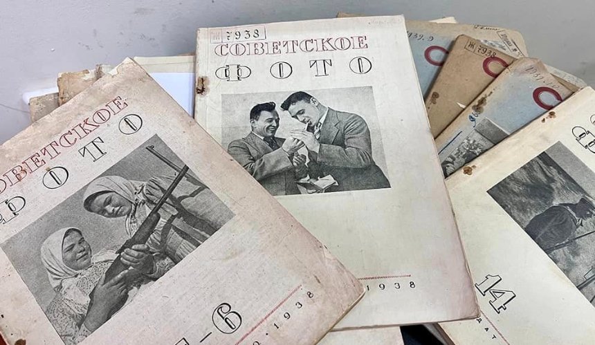 Київські митники вилучили з посилки колекцію друкованих видань 40 років ХХ століття: фото