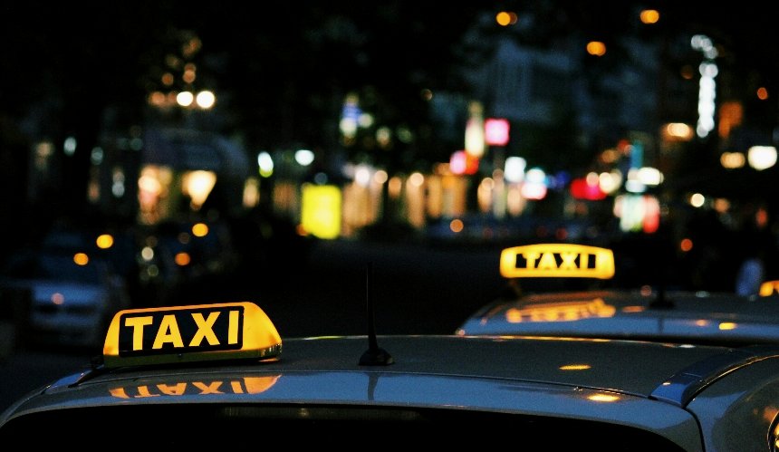 Таксі Uklon не їздитиме у комендантську годину: причина