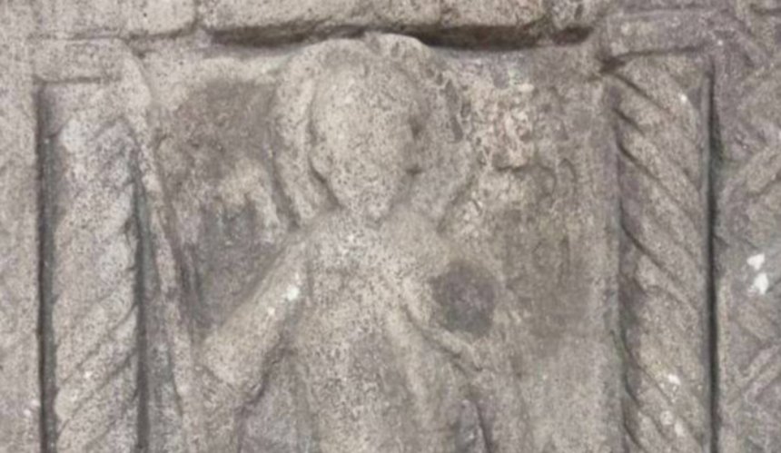 Кам’яна плита із зображенням Святого Дмитра: у київському музеї покажуть унікальну пам'ятку часів Київської Русі