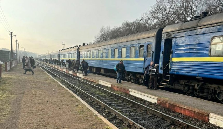 Тимчасово закрили рух для поїзда Київ — Кам'янець-Подільський: причина