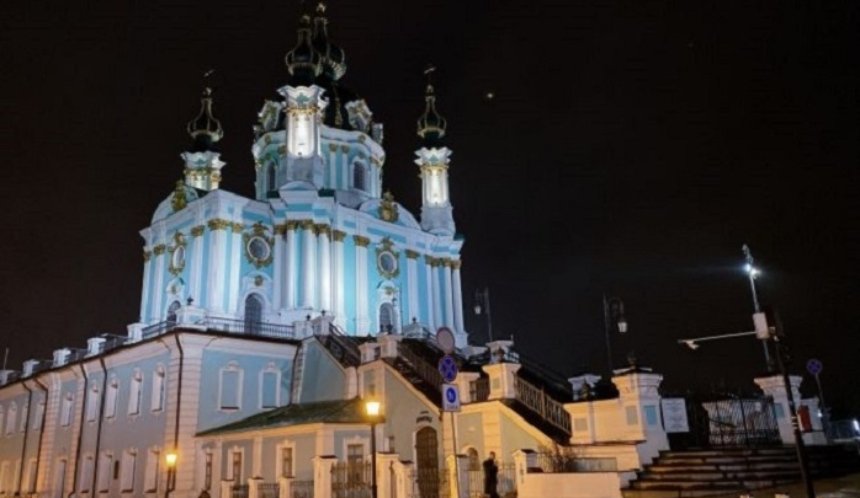 У Києві засяяла Андріївська церква за понад два роки перерви