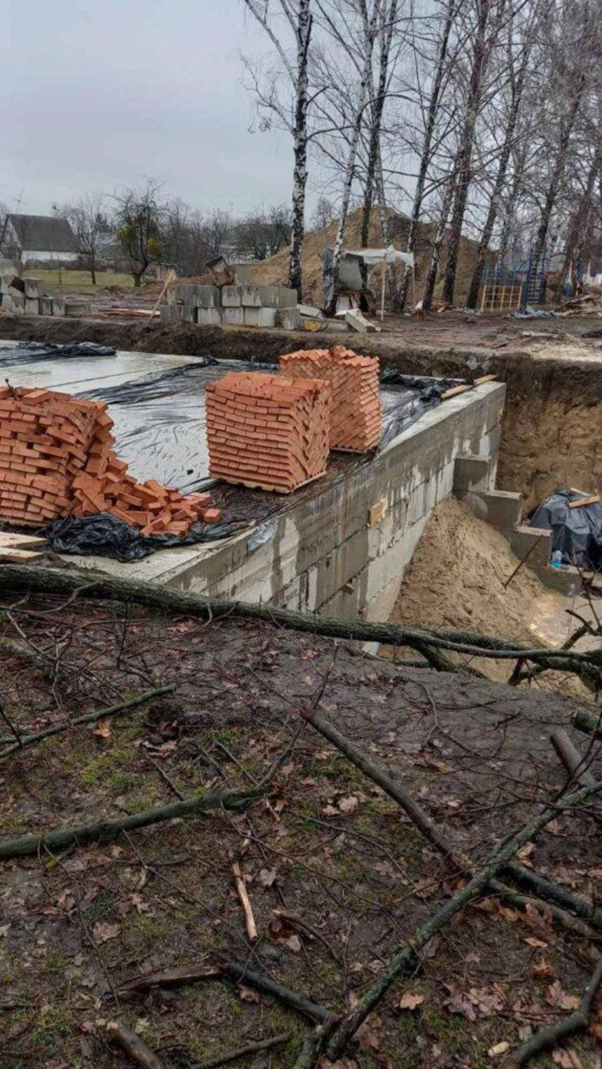 У Бориспільському районі триває будівництво нового протирадіаційного укриття на території Переяславського ліцею № 5