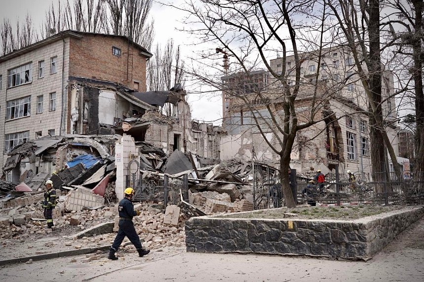 Під час ранкового обстрілу Києва 25 березня зруйнували частину будівлі Академії декоративно-прикладного мистецтва і дизайну імені Михайла Бойчука