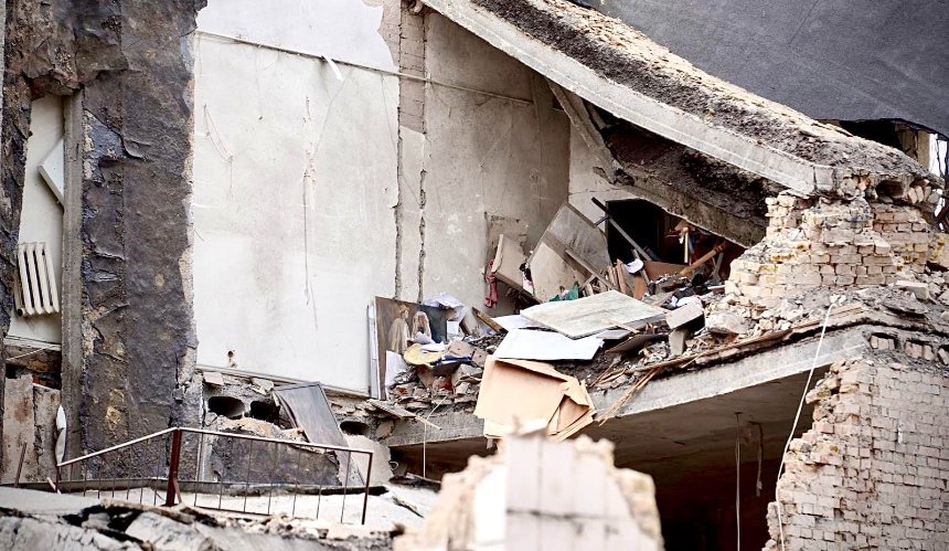 Під час ракетного обстрілу Києва пошкодили будівлю мистецької академії: фото