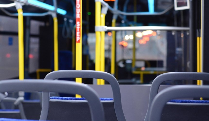 Гуманітарні автобуси знову зникли з маршрутів Києва: причина