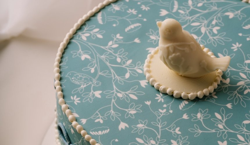 Milk Bar та проєкт "Птахи" запустили благодійну колекцію десертів "На крилах": фото