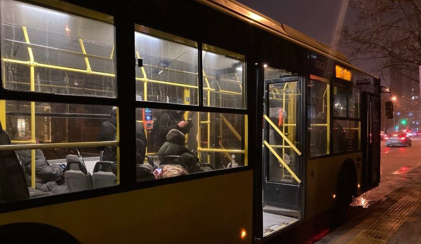 На Лівому березі Києва відновлюють роботу трамваїв та тролейбусів: список маршрутів