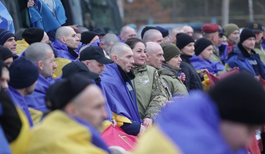 З полону додому повернулися 300 українських воїнів та двоє цивільних: фото